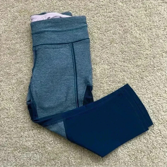 Lululemon Athletica Training Tough Cropped Capri Women’s Size 4 Blue Mesh Panel - Picture 3 of 16